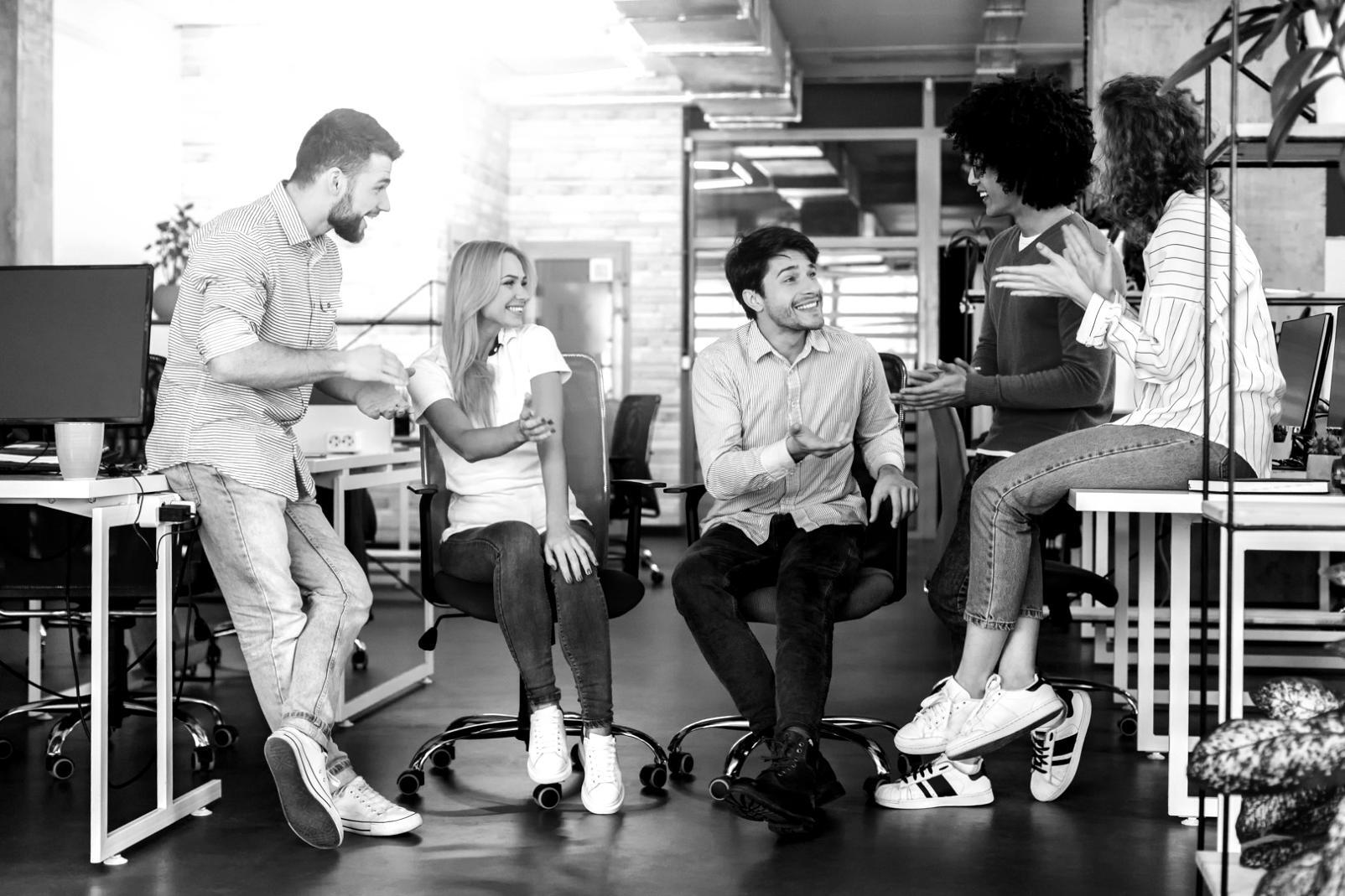 Робоче місце з професійним обладнанням для відеомонтажу